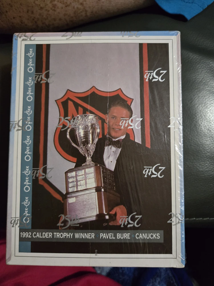 O-Pee-Chee 1992-93 Hockey Cards Box #CLEANOUT - photo 3