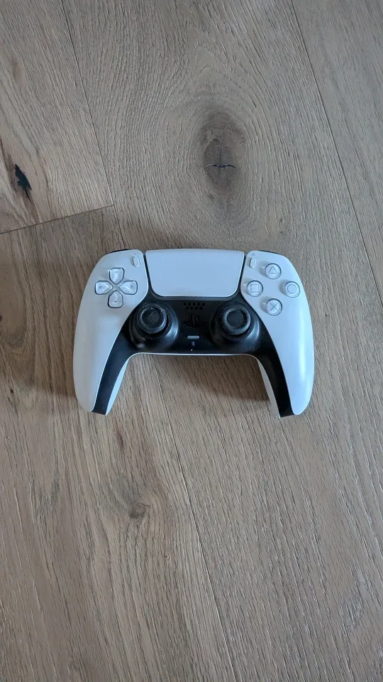 PS5 Console, Controller & Games image indicator(3)