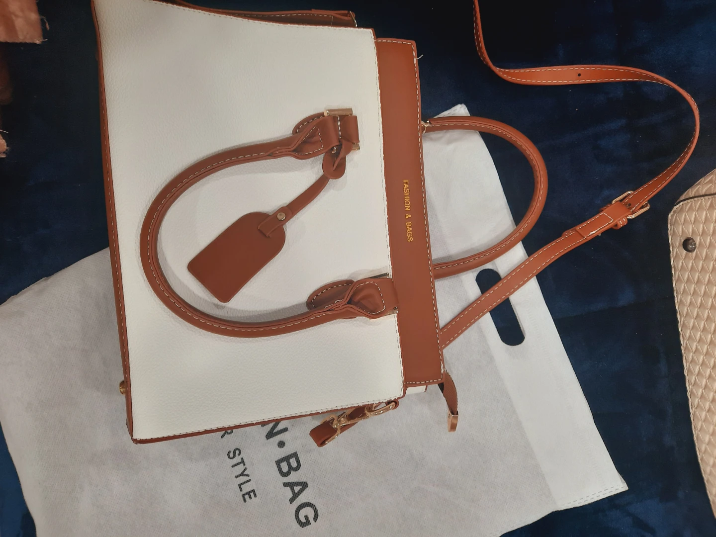 NEW Assorted Ladies' Handbags - photo 3