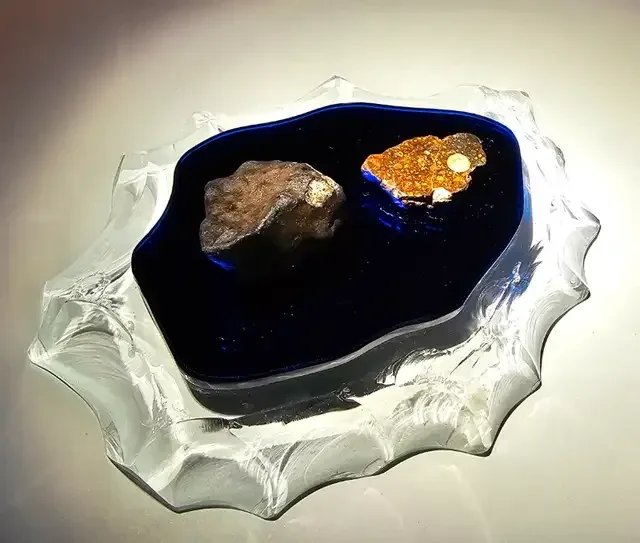 Beautifully designed custom meteorite display stand image indicator(2)