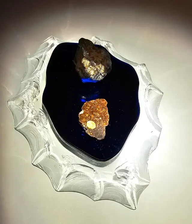 Beautifully designed custom meteorite display stand - photo 2