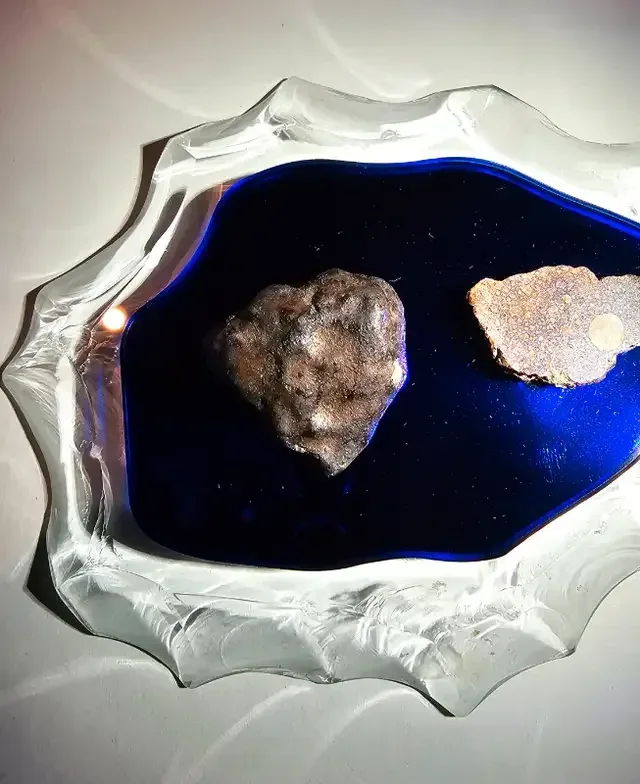 Beautifully designed custom meteorite display stand image indicator(4)