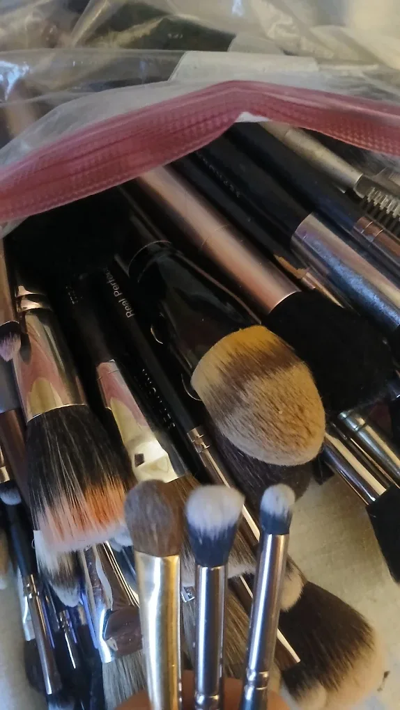 Makeup Brushes and PS 2 Makeup Puffs image indicator(3)