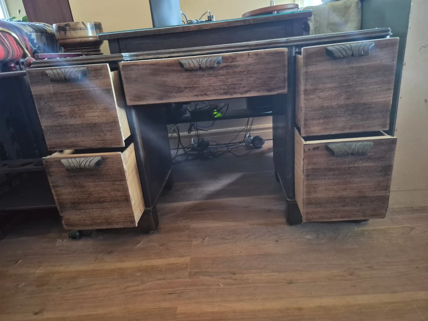 Vintage Wooden Desk image indicator(2)