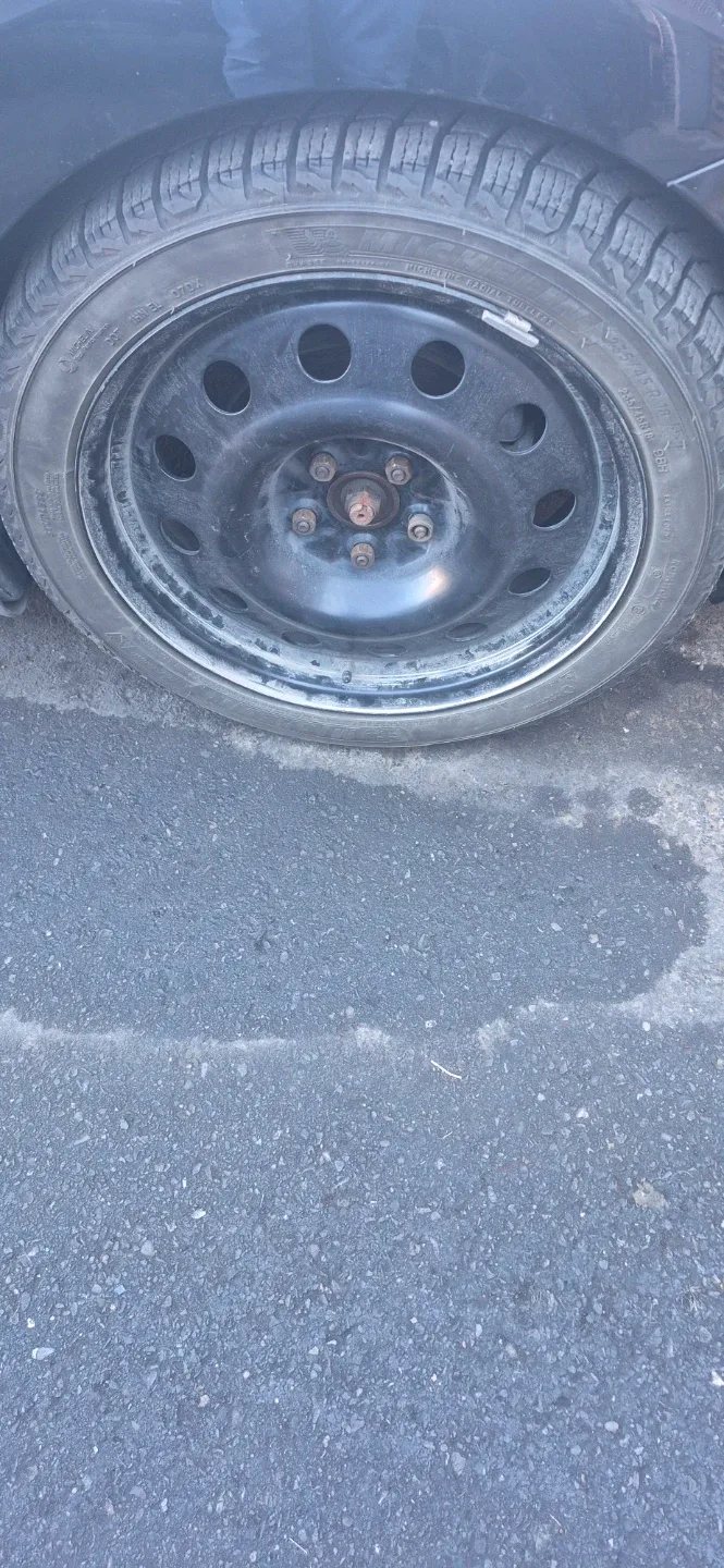 Michelin X-Ice Snow 235/45R18 Tire image indicator(3)