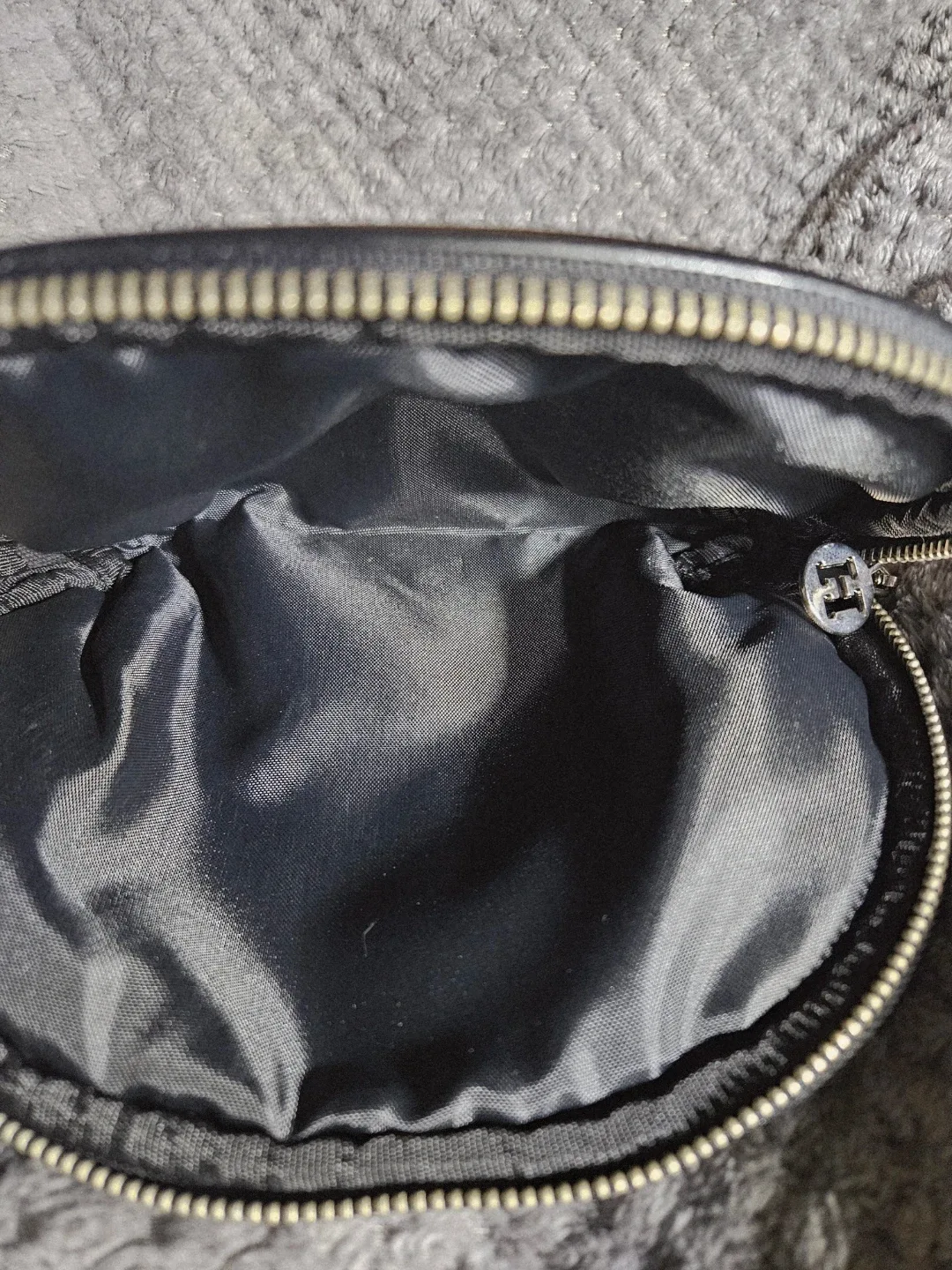 Hermès Black Oval Cosmetic Pouch image indicator(3)