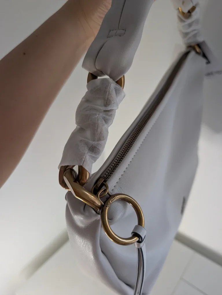 Nine West – “GWYNNE HOBO” image indicator(2)