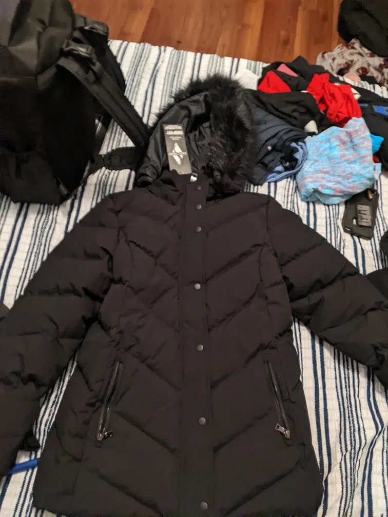 Skechers Women's Puffer Jacket - Size M image indicator(2)