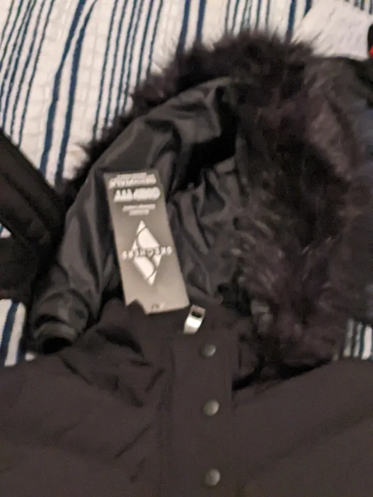 Skechers Women's Puffer Jacket - Size M image indicator(3)