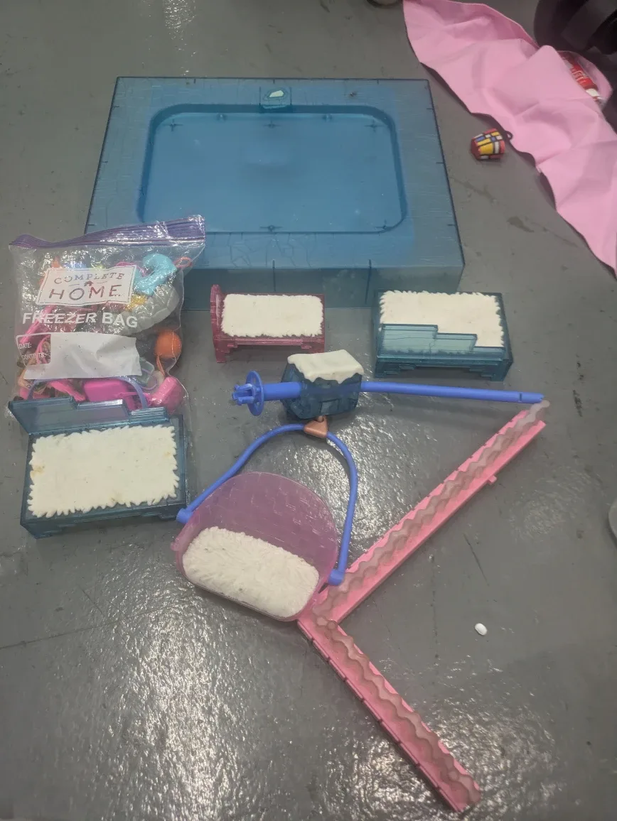 LOL Surprise Dollhouse & Winter Chalet Bundle image indicator(9)