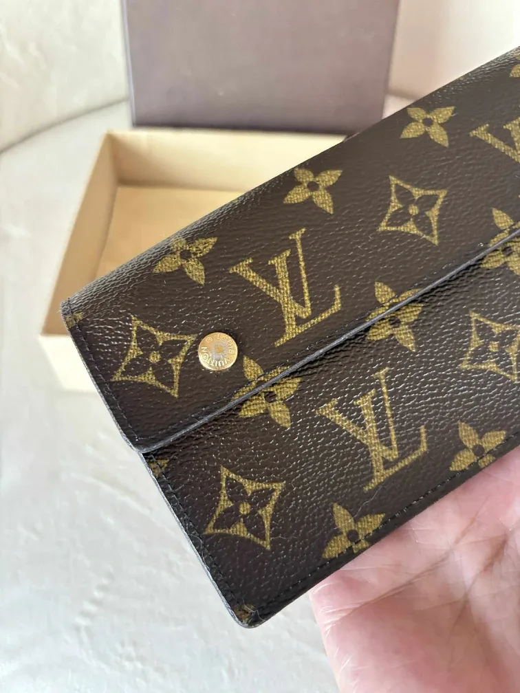 LV Accordion Wallet On Chain 2007 image indicator(2)