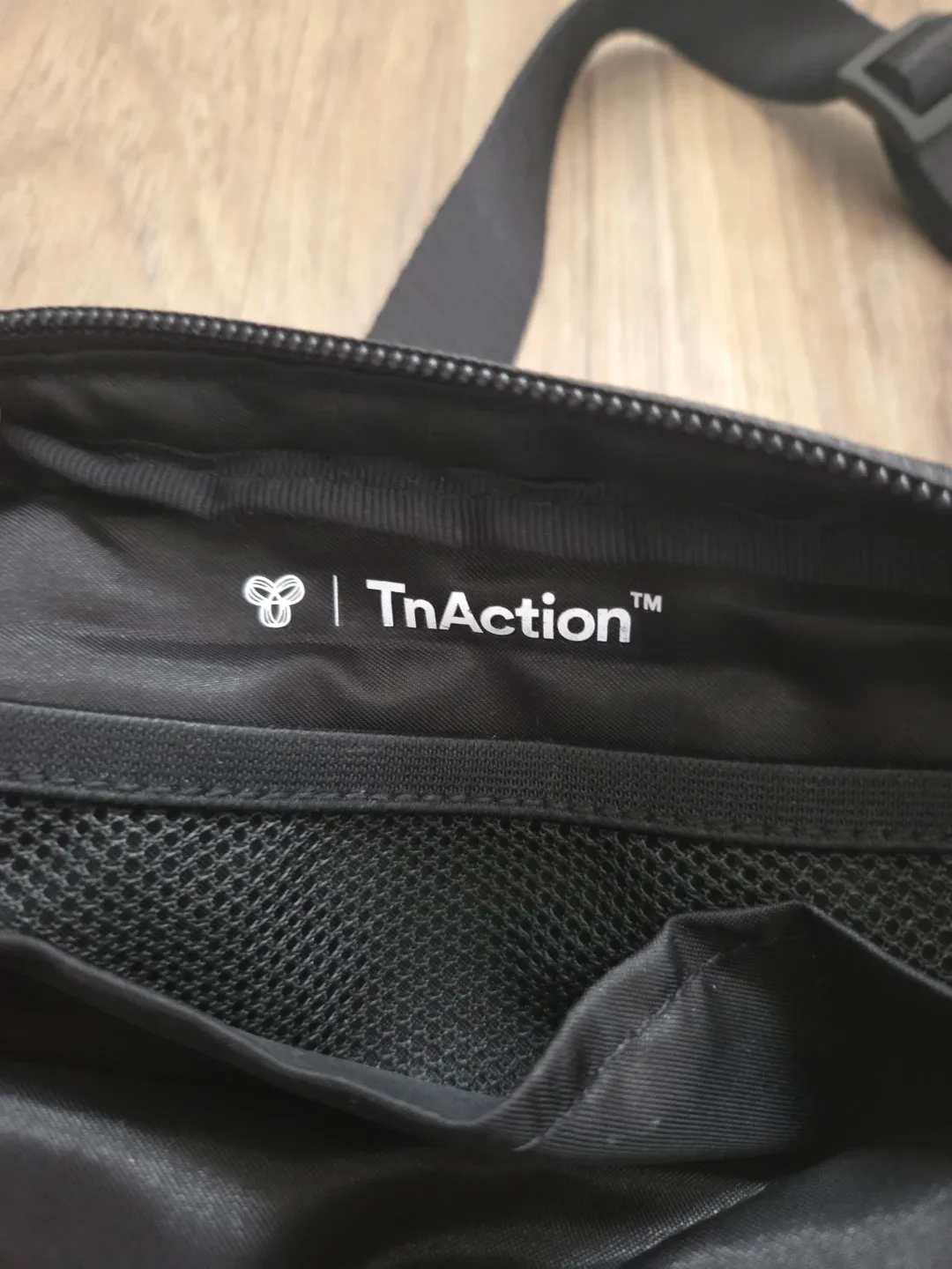 Tnaction Black Belt Bag image indicator(3)