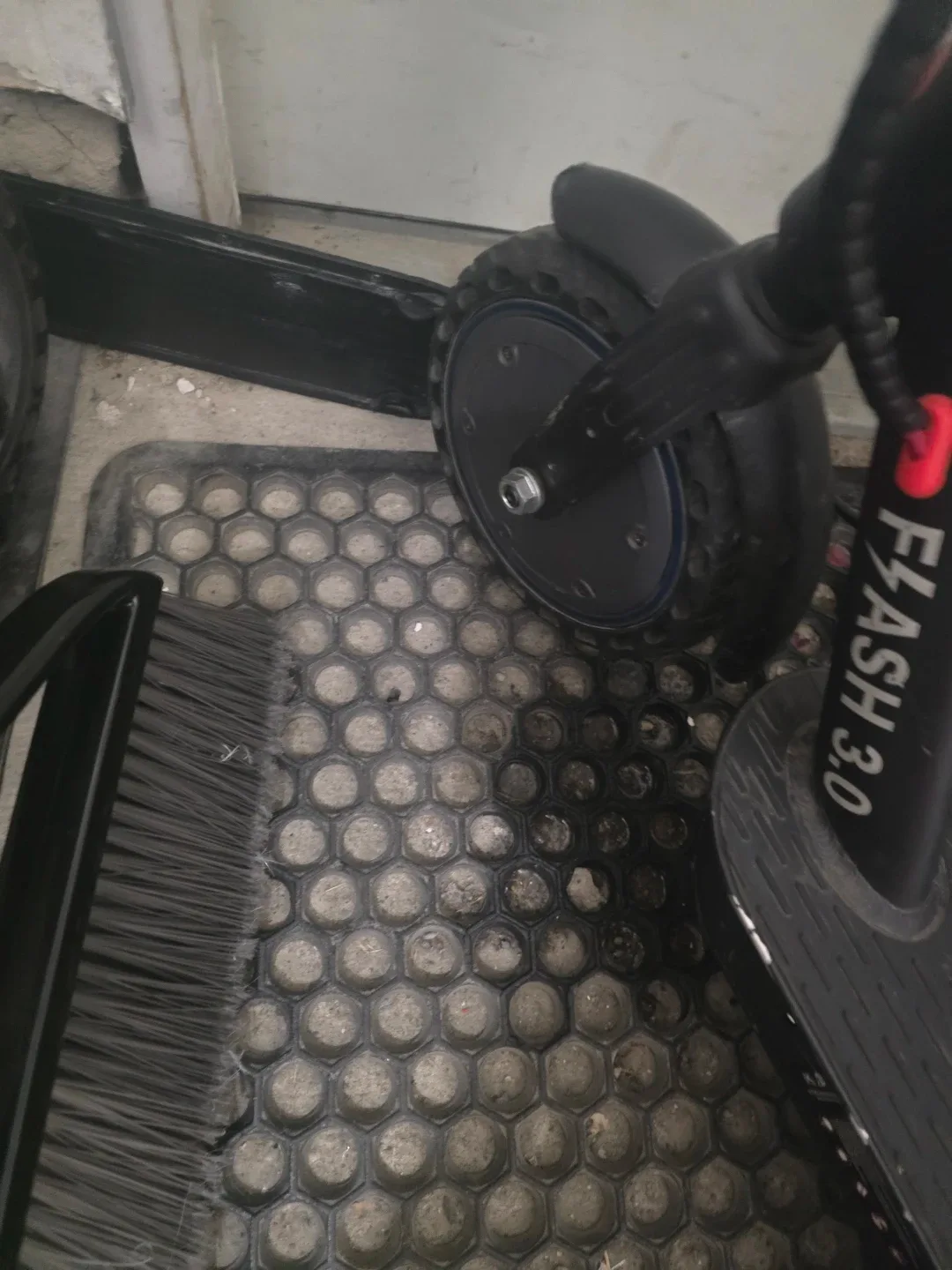 Gyroor Flash 3.0 Electric Scooter broken image indicator(4)