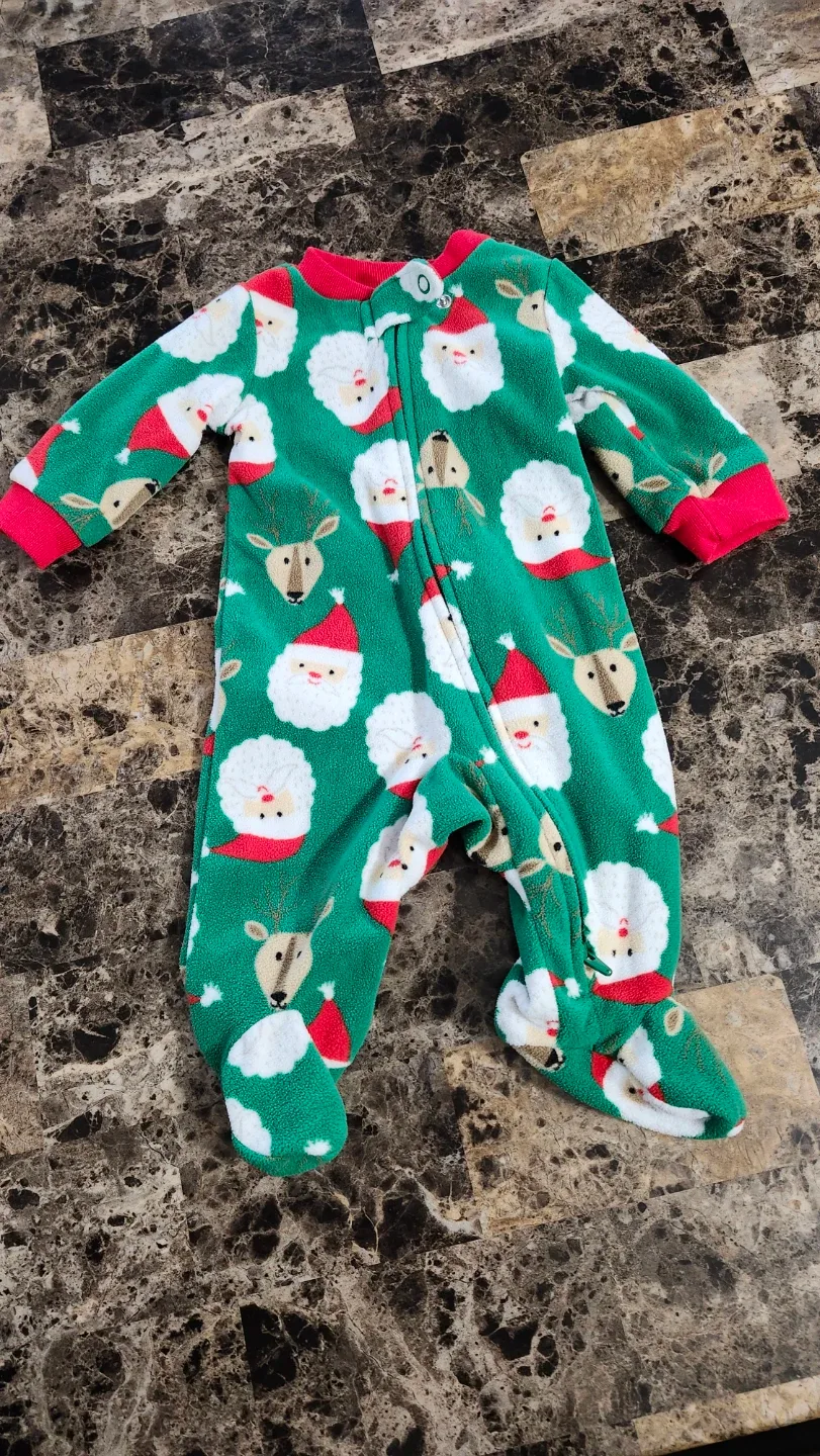 Carter's Christmas bundle image indicator(7)