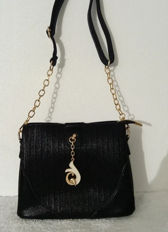 Black Shoulder Bag with Gold Chain image indicator(2)
