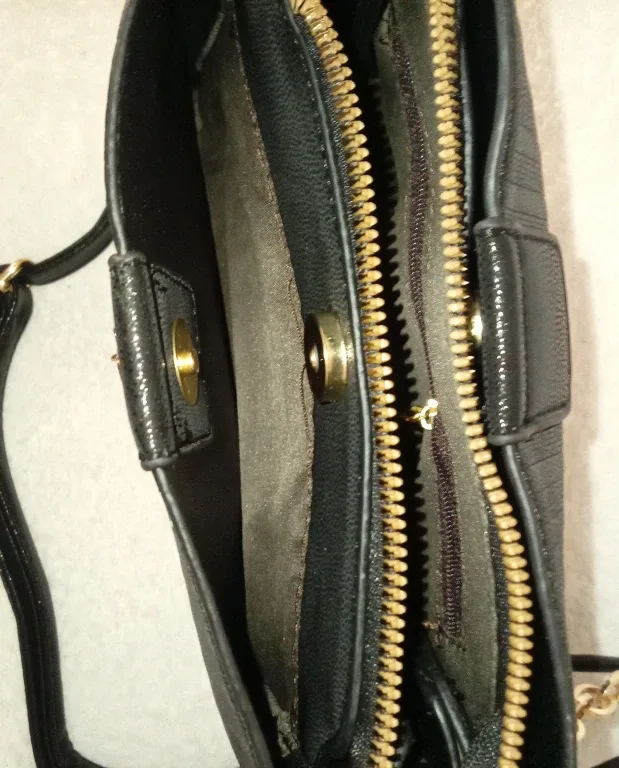 Black Shoulder Bag with Gold Chain image indicator(7)