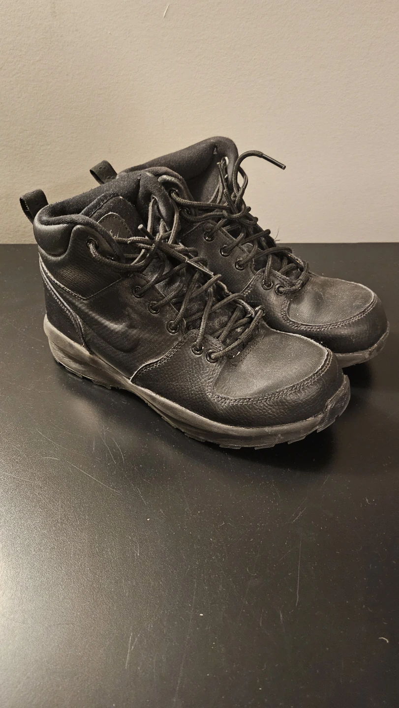 Nike  Black Boots - Size 6Y