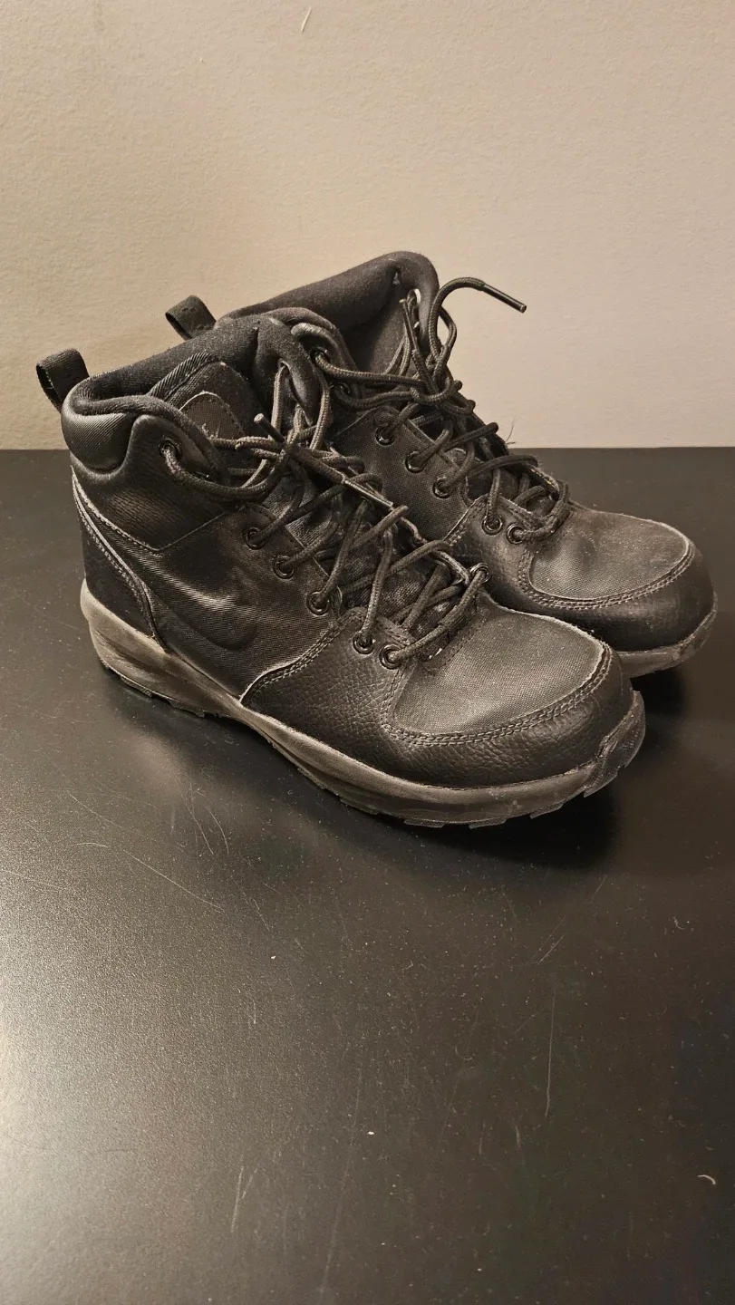 Nike  Black Boots - Size 6Y