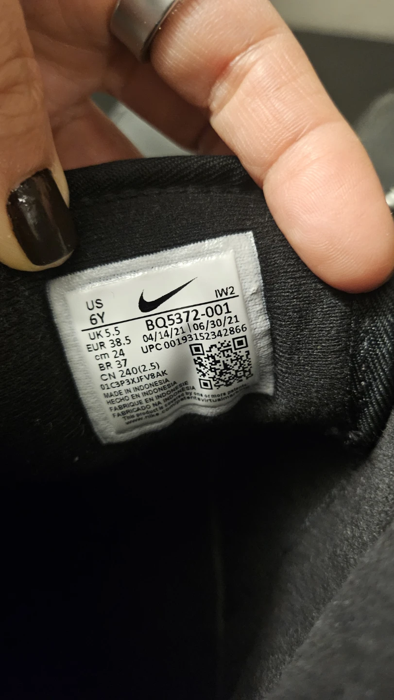 Nike  Black Boots - Size 6Y - photo 5