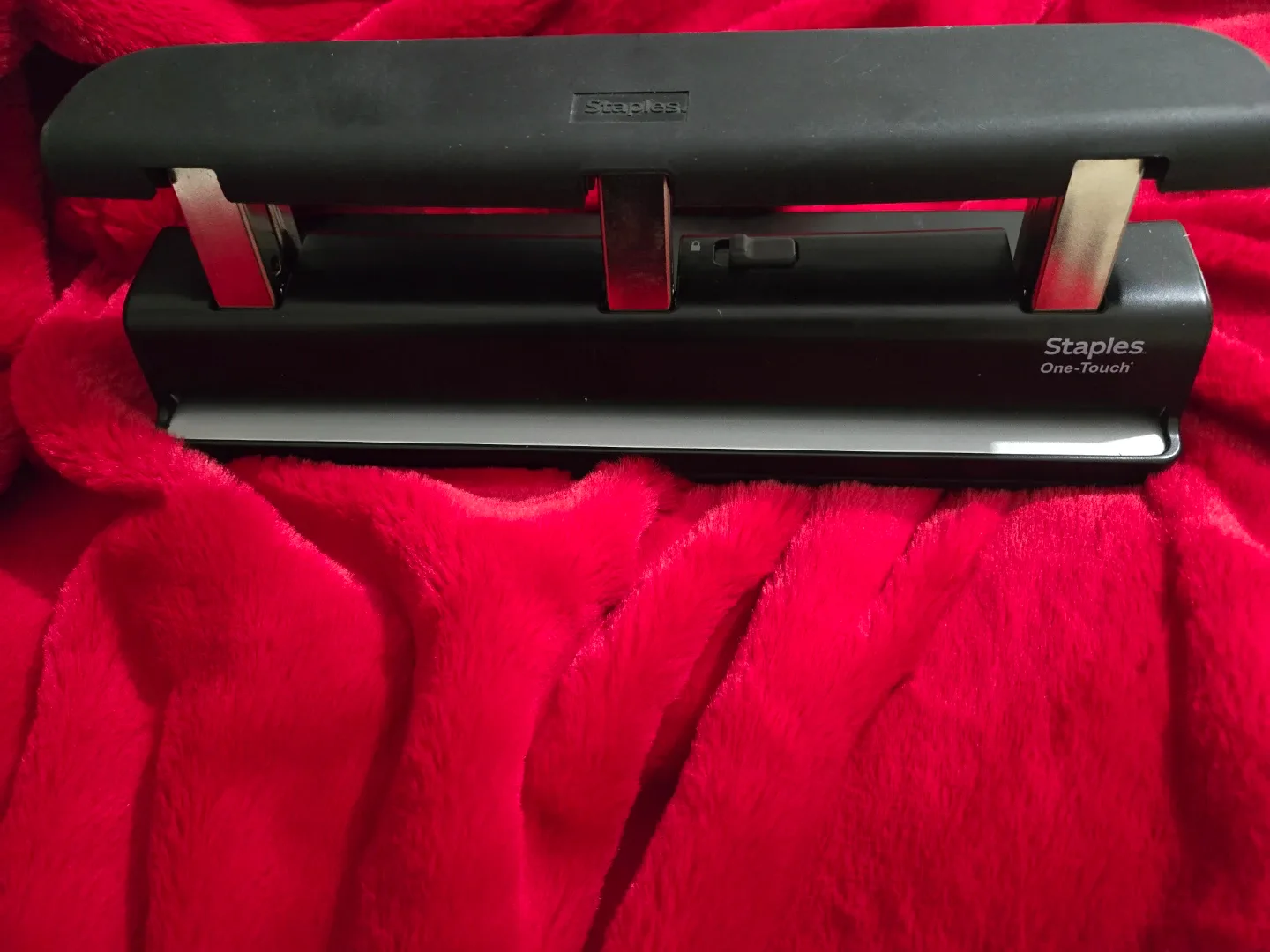 Staples One-Touch 3-Hole Punch