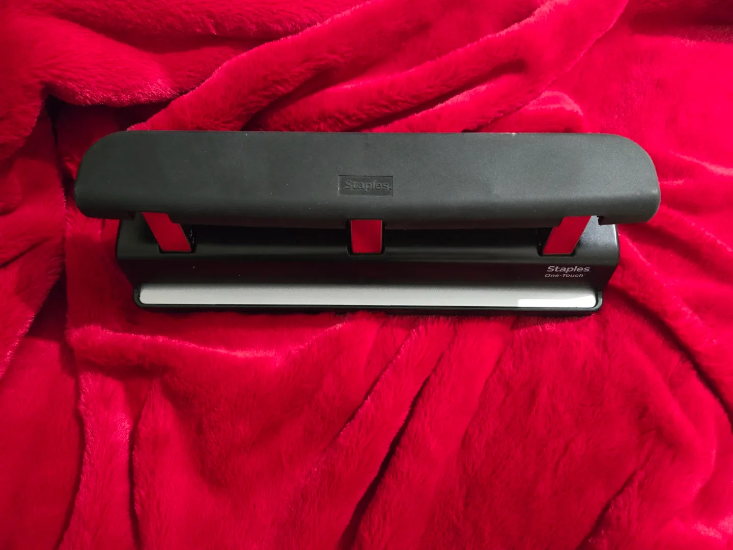 Staples One-Touch 3-Hole Punch . #Cleanout image indicator(3)