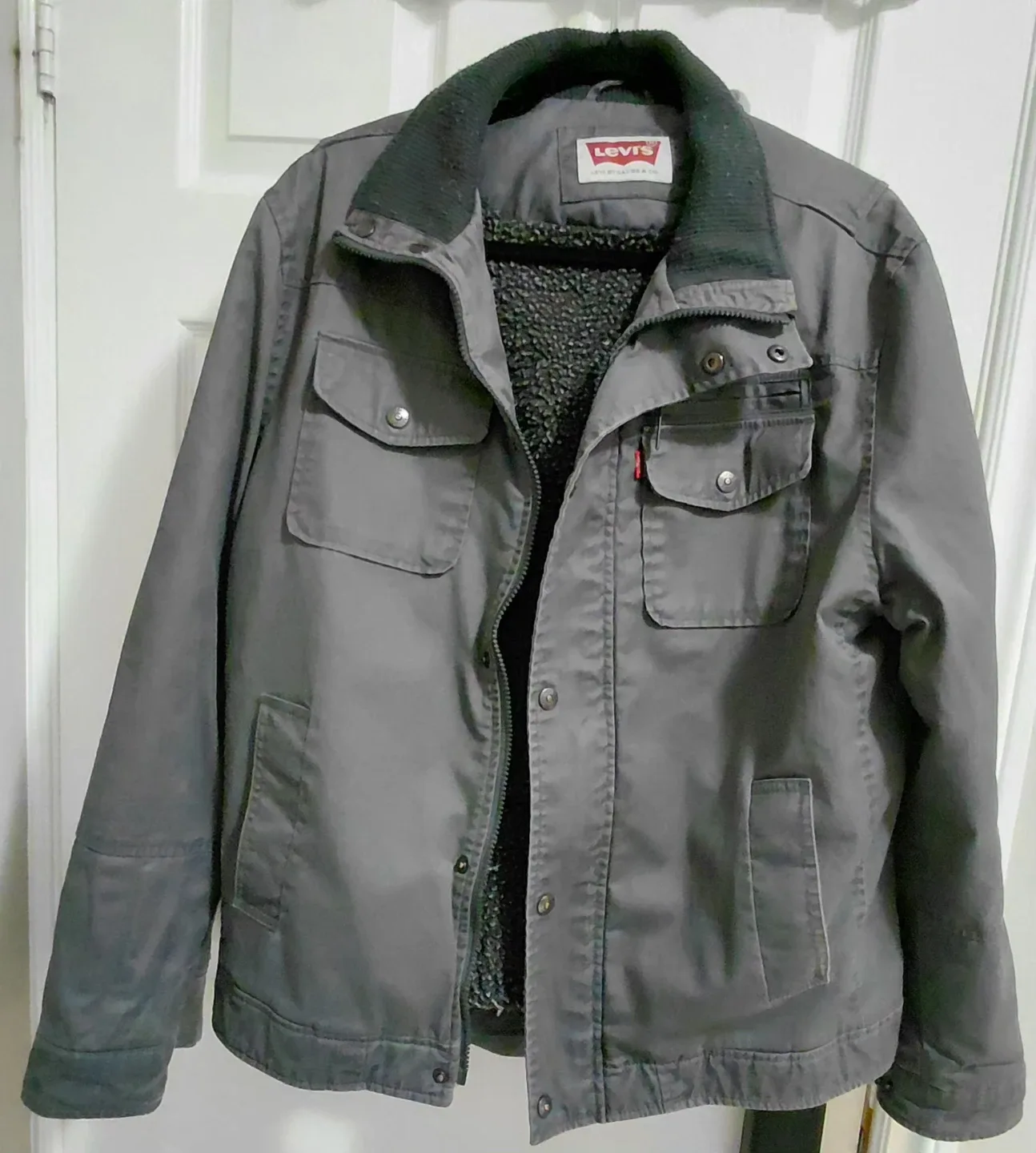 Levi’s sherpa jacket in color Grey Iron, size Large. Good condit