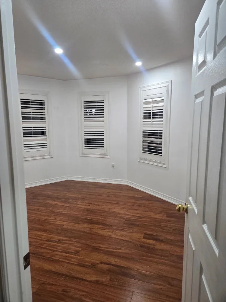 Private room for rent on upper floor image indicator(4)