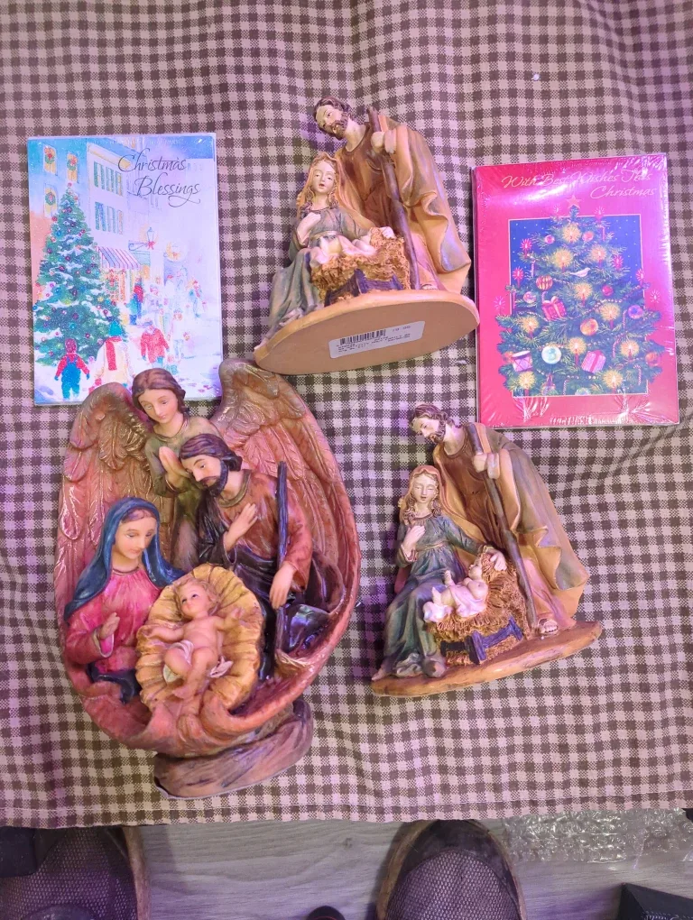 Nativity Scene Figurines & Cards
