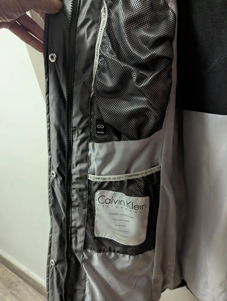 Calvin Klein Performance Puffer Jacket - Size M image indicator(7)