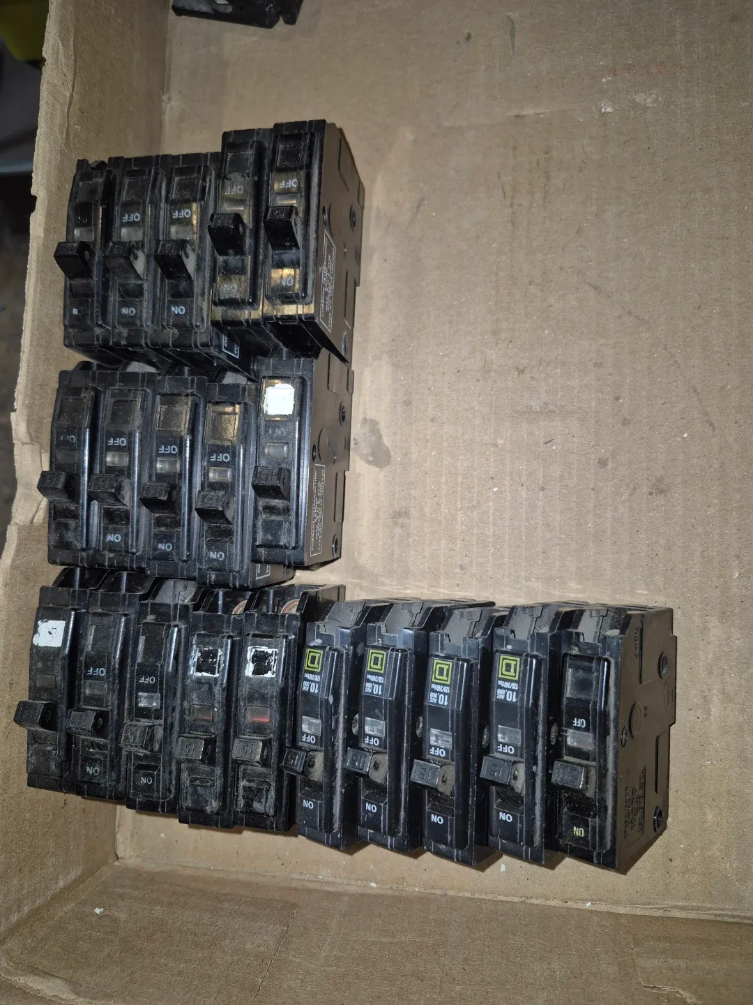 Square D 15A QO 120/240V Circuit Breakers image indicator(3)