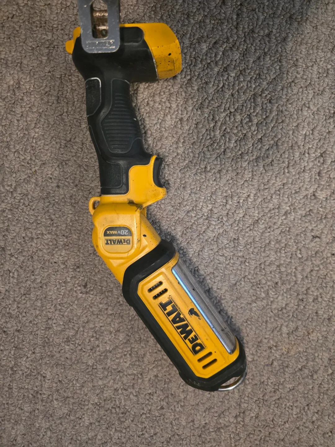 Two DeWalt 20V MAX Worklights image indicator(3)