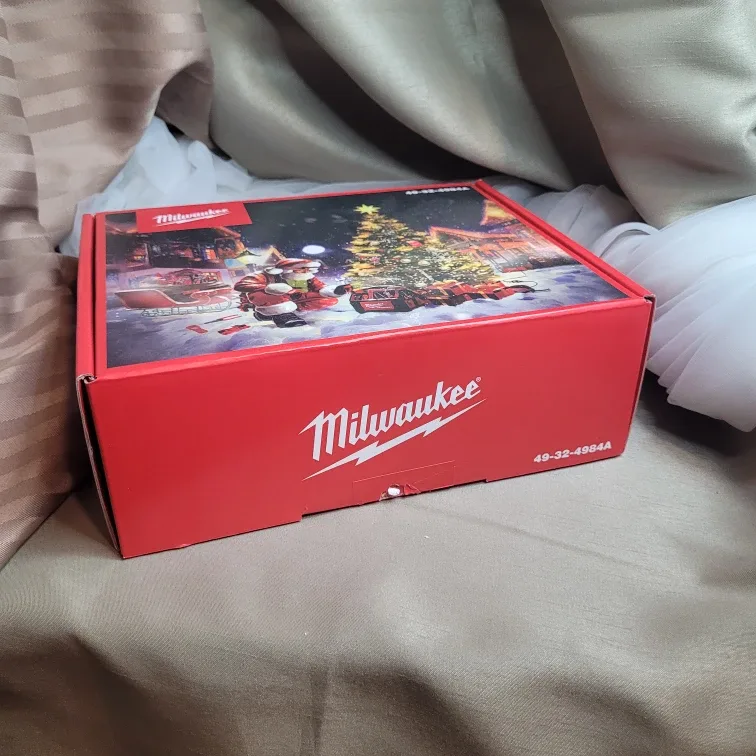 Milwaukee Gift Set image indicator(10)