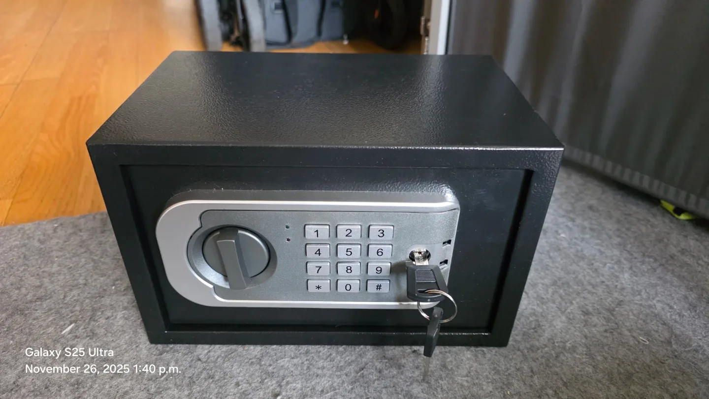 Homesafe VIP Digital Safe with Keys - Black image indicator(6)