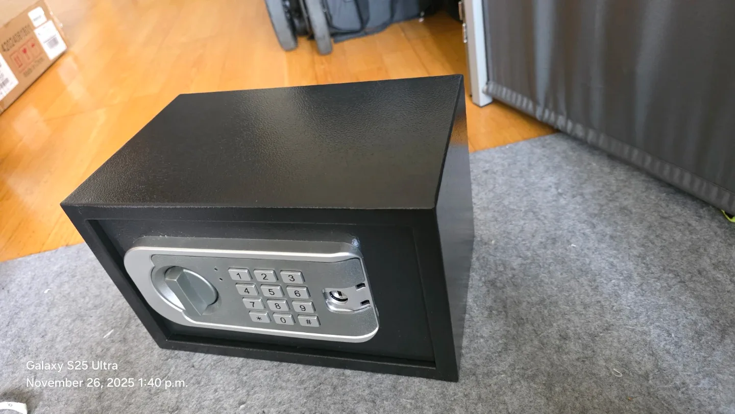 Homesafe VIP Digital Safe with Keys - Black image indicator(7)