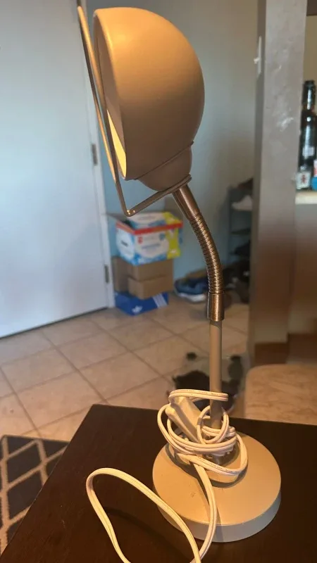 2 table lamps, 1 floor lamp and 1 photo frame image indicator(3)