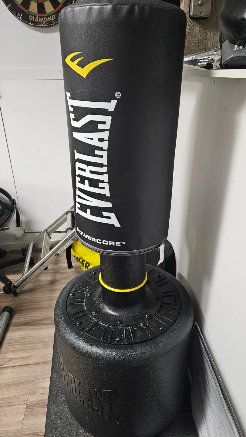 Everlast Powercore Free Standing Heavy Bag + Mat