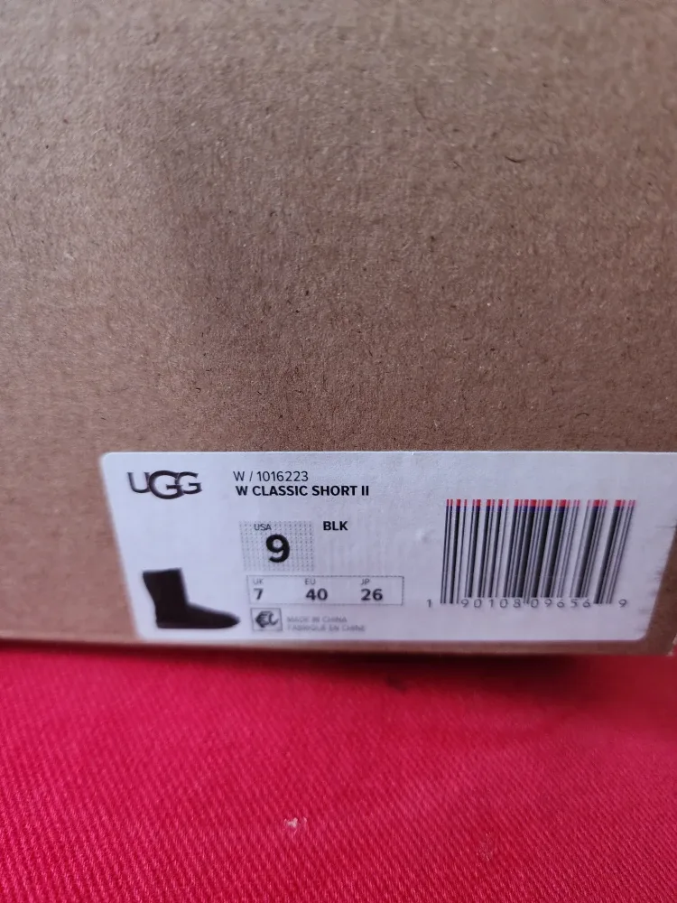 UGG W Classic Short II Black Boots - Size 9 image indicator(5)