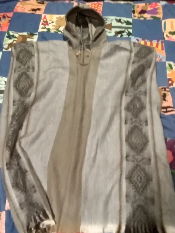 High Quality Handmade Alpaca Wool Poncho image indicator(5)