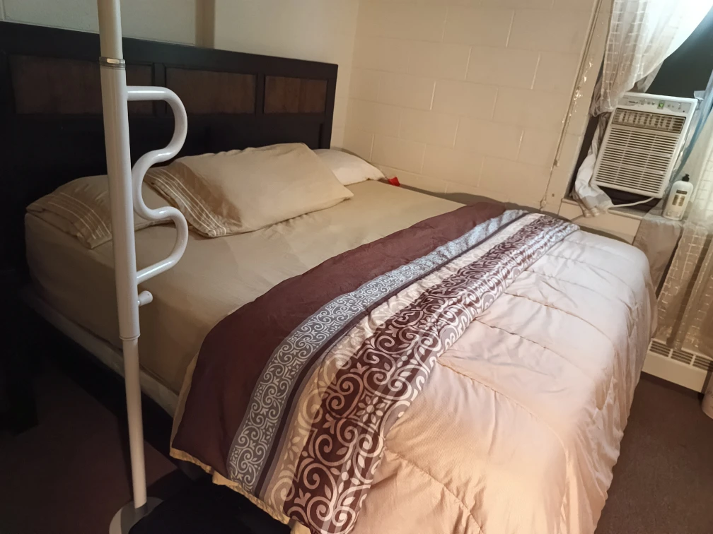Queen Size Bed with Headboard & king size mattress - photo 2