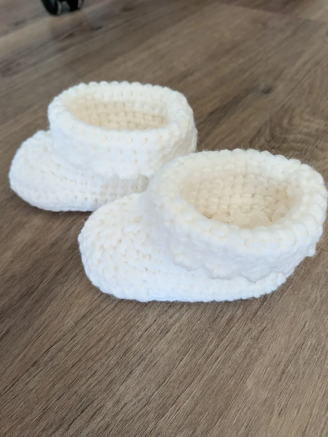 Handmade Crochet Baby Booties, Mittens & Hat Set image indicator(5)