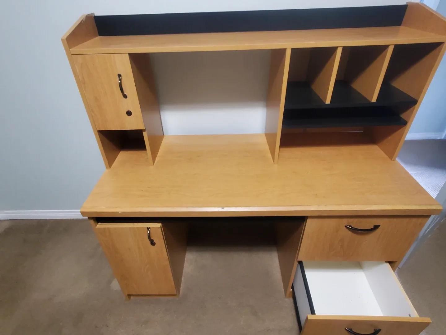 Wooden Desk with Hutch image indicator(3)