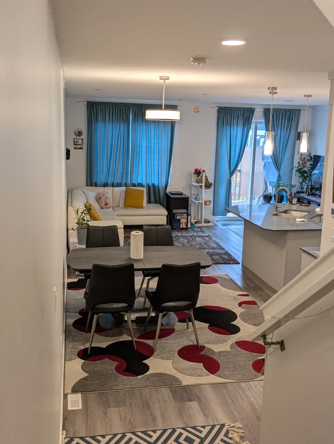 Duplex house for rent image indicator(3)