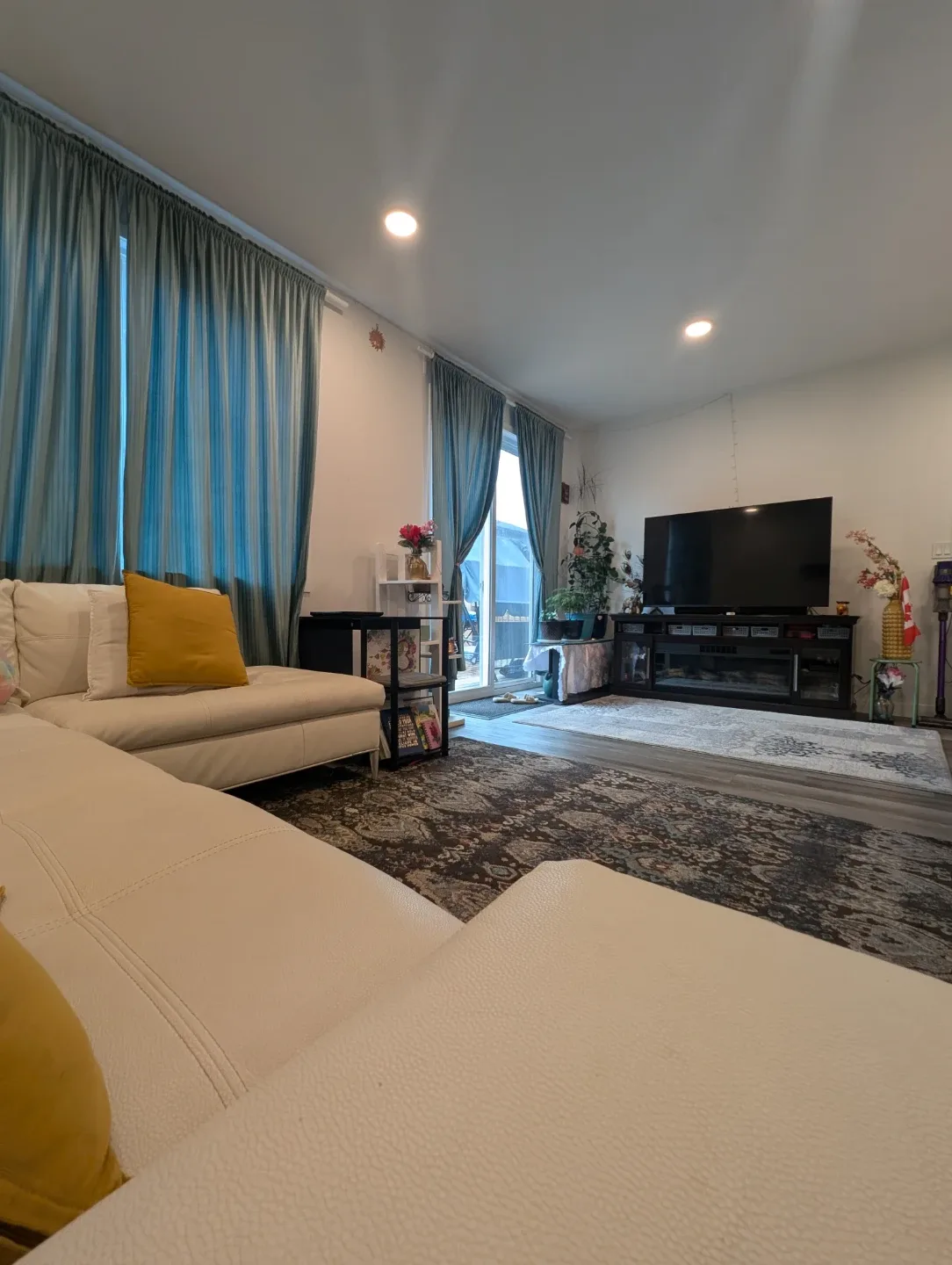 Duplex house for rent image indicator(5)