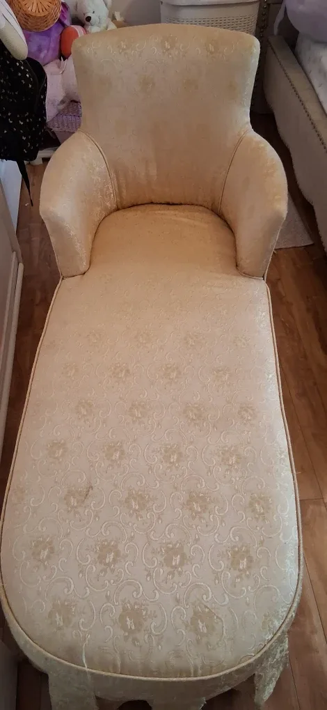 Vintage Chaise Lounge - Cream Floral Pattern image indicator(2)