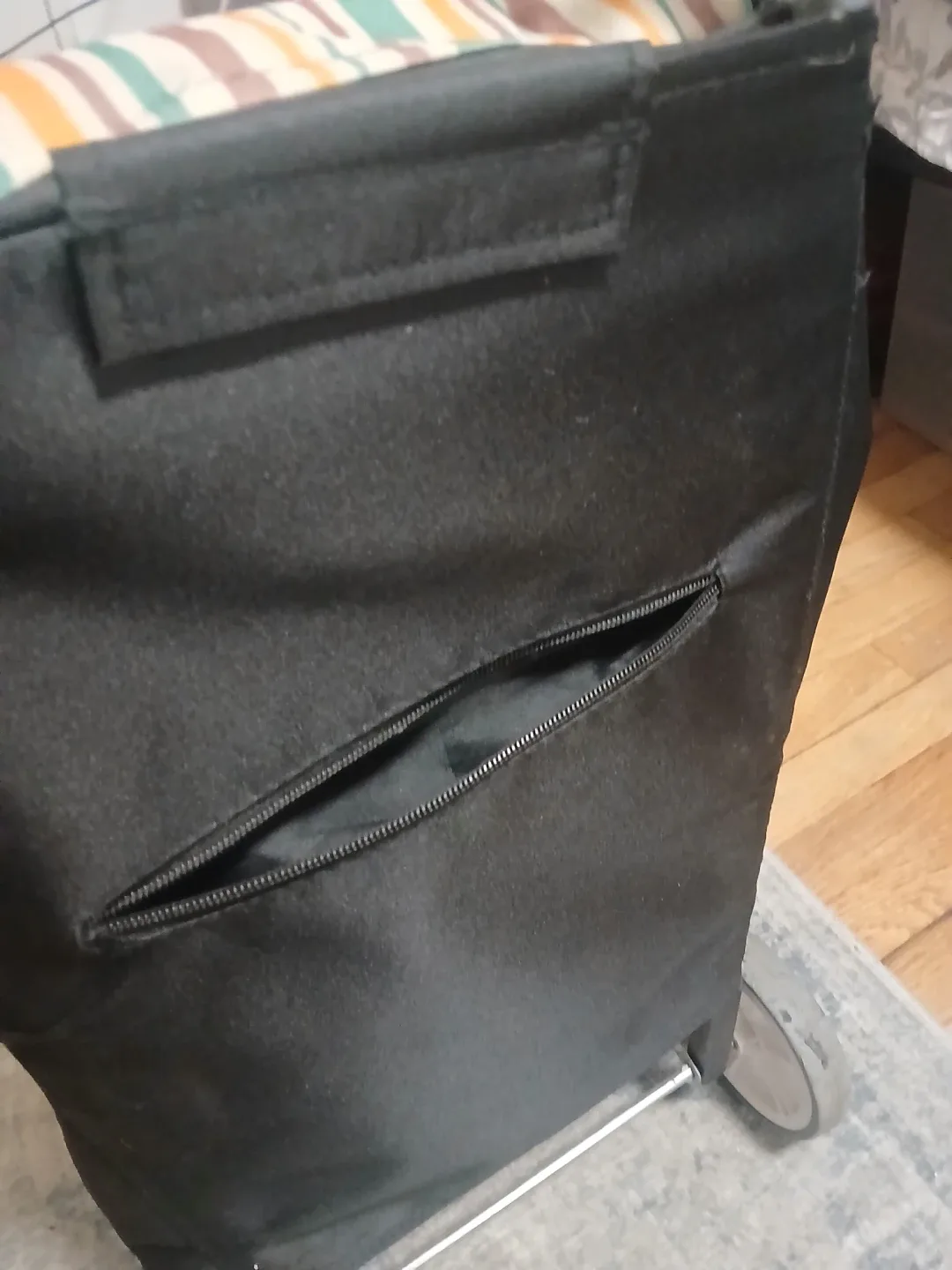 Rolling Shopping Cart - Black with Stripes image indicator(4)