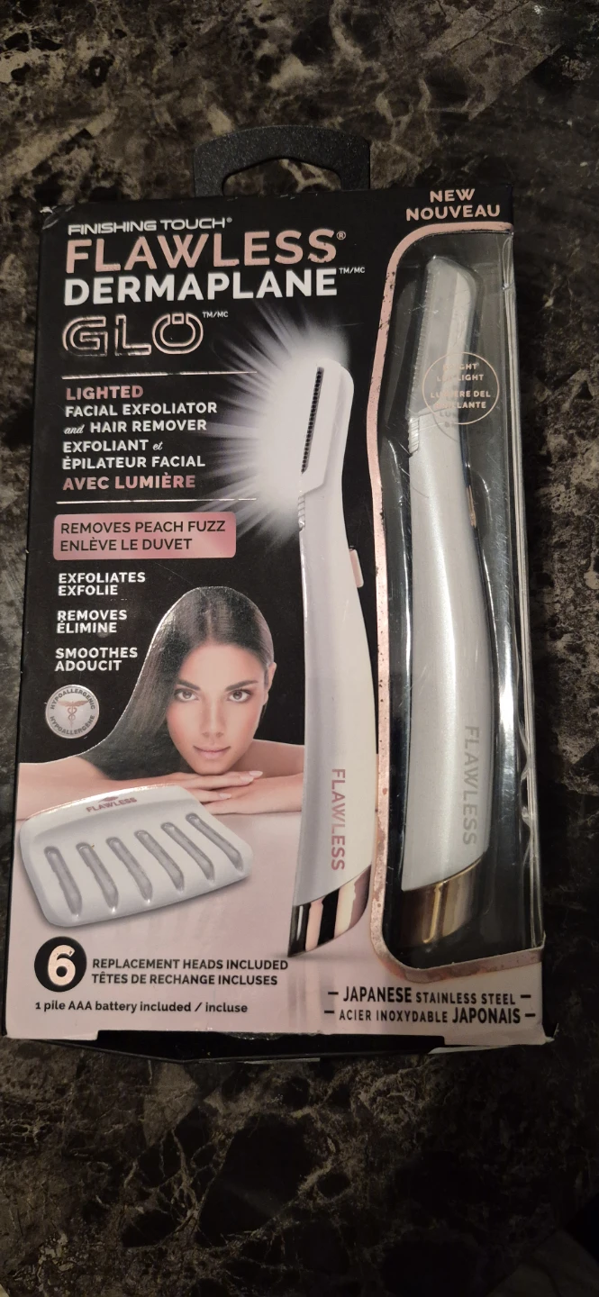 Finishing Touch Flawless Dermaplane Glo - New in Box