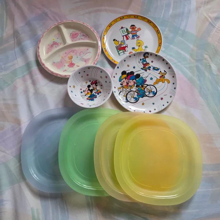 $5 for all - Tupperware Items + Kids Plates image indicator(2)