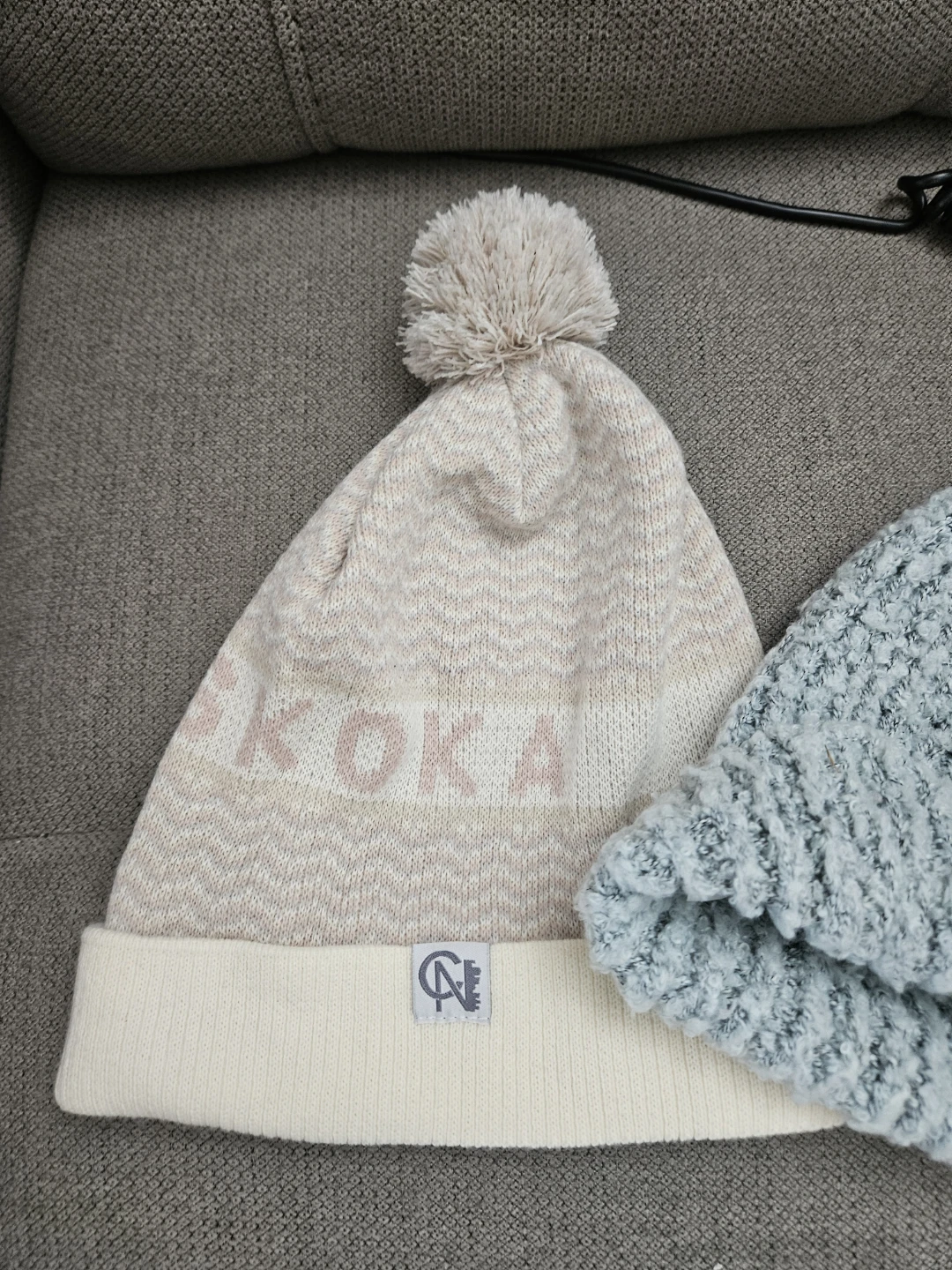 Muskoka Pom Pom Beanie Hat - Beige & Blue - photo 3