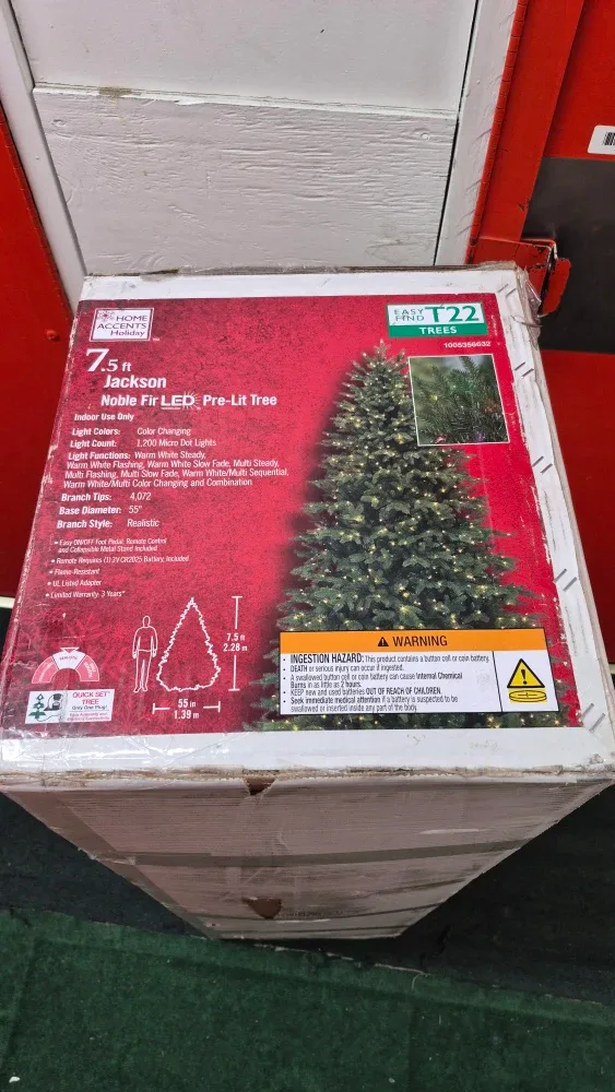 Jackson Noble Fir 7.5 ft LED Pre-Lit Tree - New image indicator(2)