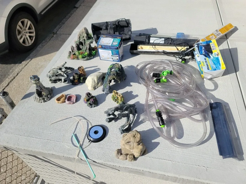 Used 48x12x21 Inch Fish Tank image indicator(5)